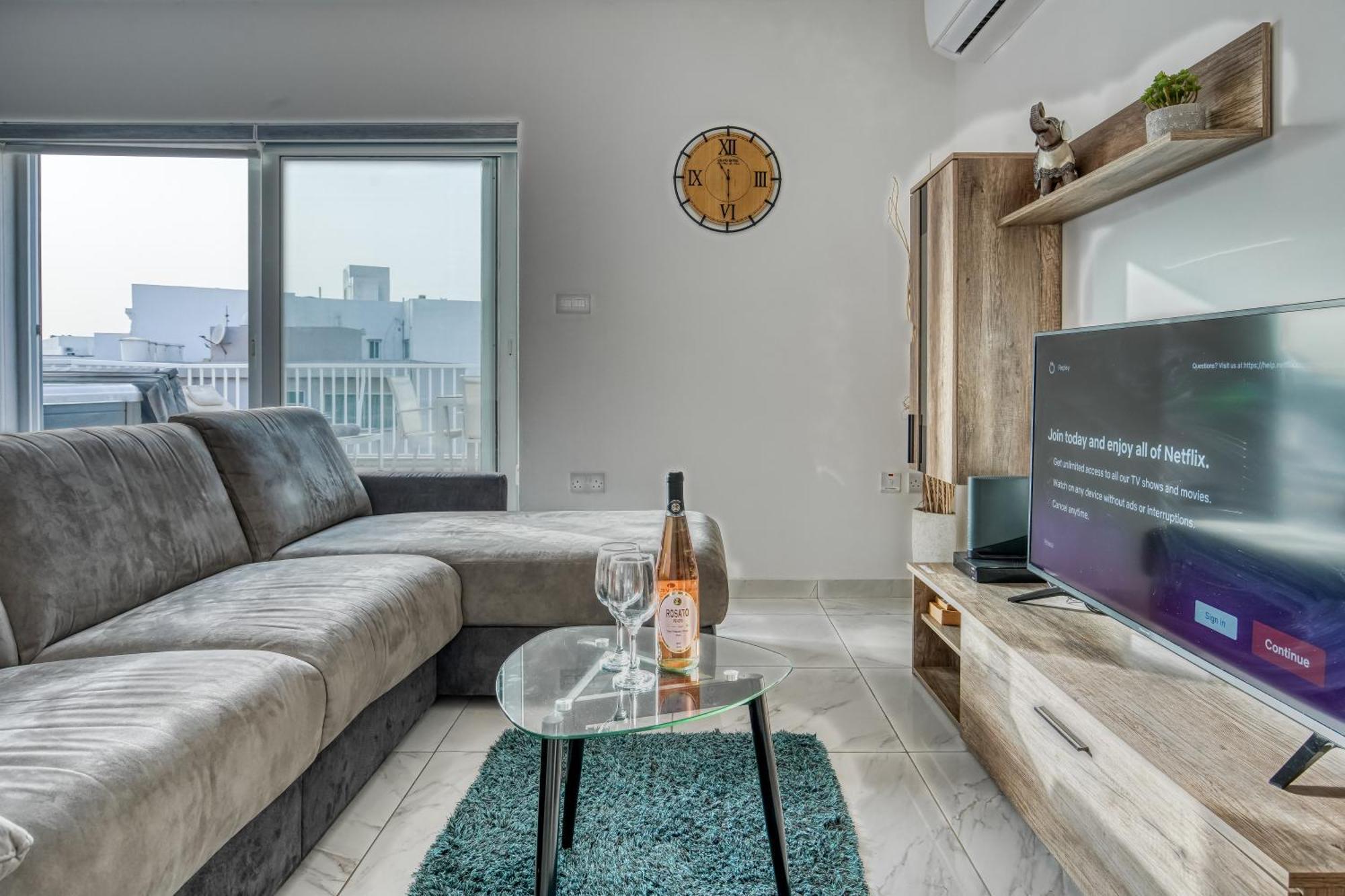 Poseidon Court Penthouse Superior Apartment St. Paul's Bay Exterior photo