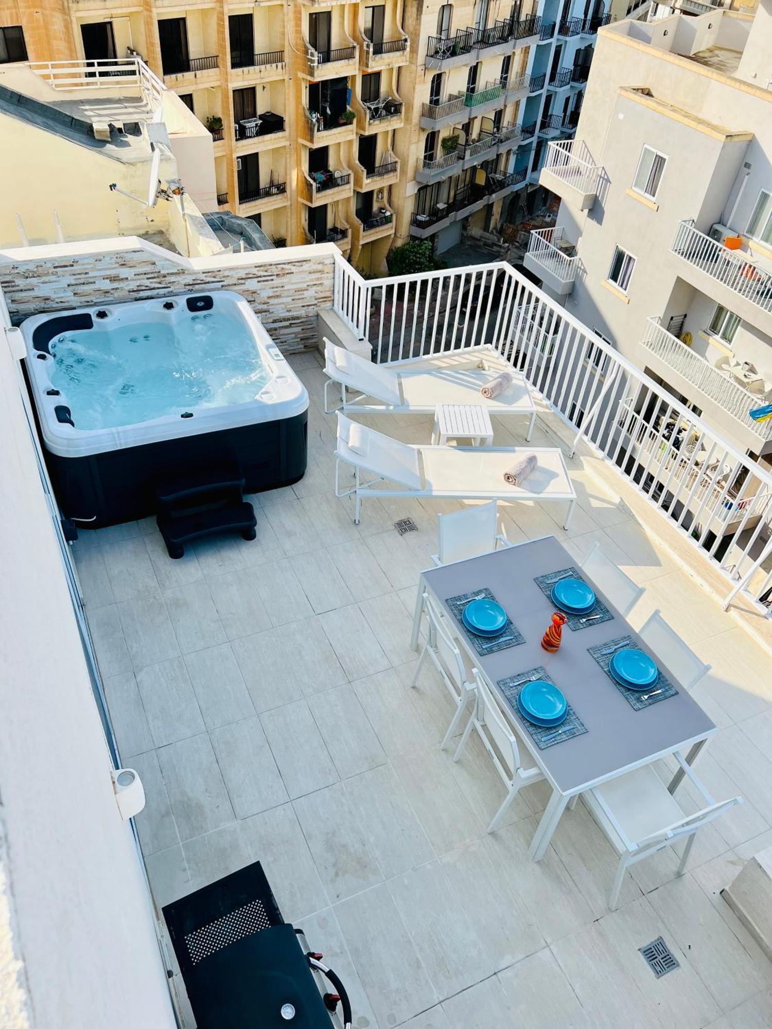 Poseidon Court Penthouse Superior Apartment St. Paul's Bay Exterior photo